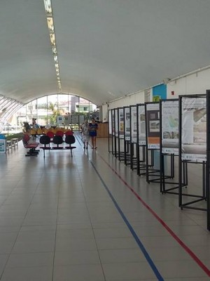 São 38 painéis de projetos de arquitetos locais e também com os croquis do projeto do Hospital Escola