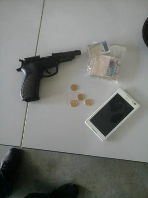 Adolescente de 15 anos usou arma de brinquedo