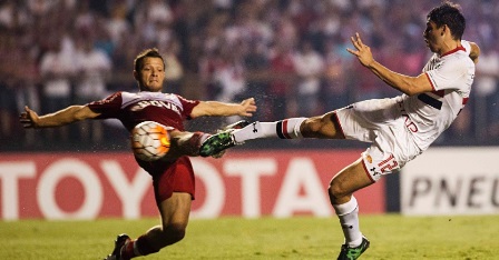 calleri-chuta-e-marca-para-o-sao-paulo-contra-o-river-na-libertadores-1460597622939_956x500