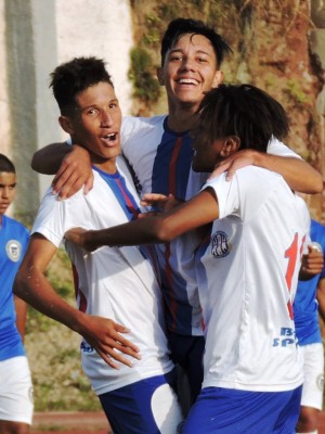 Sub-18 venceu por 2 a 1 e continua com 100% de aproveitamento (Foto: Gustavo Curvelo/Divulgação)