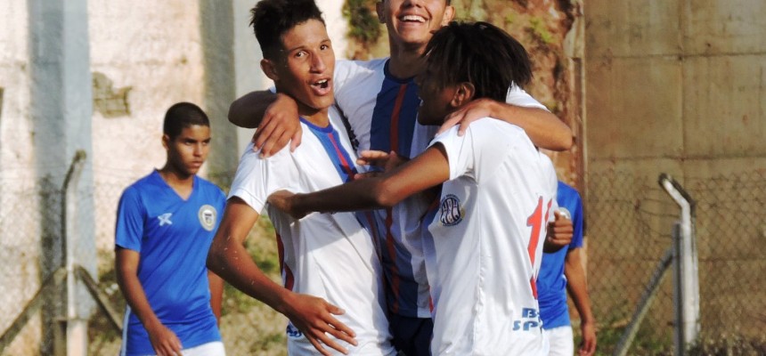 Sub-18 venceu por 2 a 1 e continua com 100% de aproveitamento (Foto: Gustavo Curvelo/Divulgação)