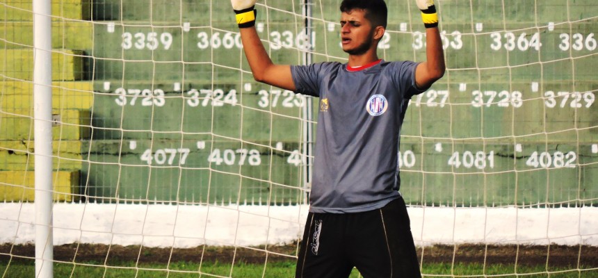 Maycon defendeu a meta são-carlense contra o Talentos 10 (Foto: Gustavo Curvelo/Divulgação)