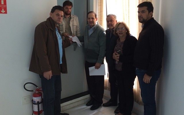 CPI Corpo e Alma entrega relatório final à Câmara Municipal - Aparecido Donizetti Penha presidente da CPI, o relator Walcinyr Bragatto e os membros Lineu Navarro, Cidinha do Oncológico e Rodson Magno.