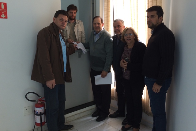 CPI Corpo e Alma entrega relatório final à Câmara Municipal - Aparecido Donizetti Penha presidente da CPI, o relator Walcinyr Bragatto e os membros Lineu Navarro, Cidinha do Oncológico e Rodson Magno.