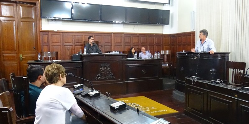 Secretários e presidente do SAAE responderam a questionamentos em plenário