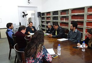 Membros da CPI que investiga irregularidades na Prefeitura e funcionários da Câmara Municipal (assessoria de imprensa CMSC)