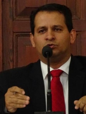 Vereador Rodson propôs projeto de lei sobre a obrigatoriedade da presença de bombeiros profissionais civis em estabelecimentos e outras edificações e eventos de grande concentração pública