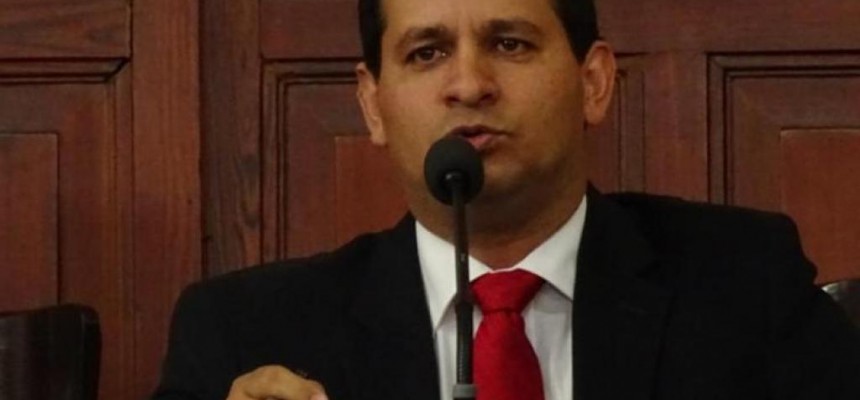 Vereador Rodson propôs projeto de lei sobre a obrigatoriedade da presença de bombeiros profissionais civis em estabelecimentos e outras edificações e eventos de grande concentração pública