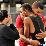 Grupo lamenta ataque a boate em Orlando (Foto: Steve Nesius/Reuters)