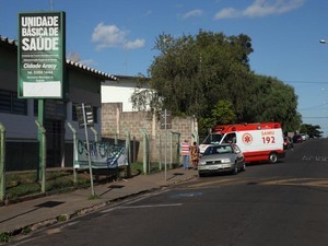 noticia_foto-mauricio-duch-colisao-morte-carro-e-arvore-cidade-aracy-5_s300