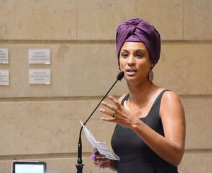 4937ebe0-284b-11e8-852a-a76a2c4aab4a_mariellefranco61