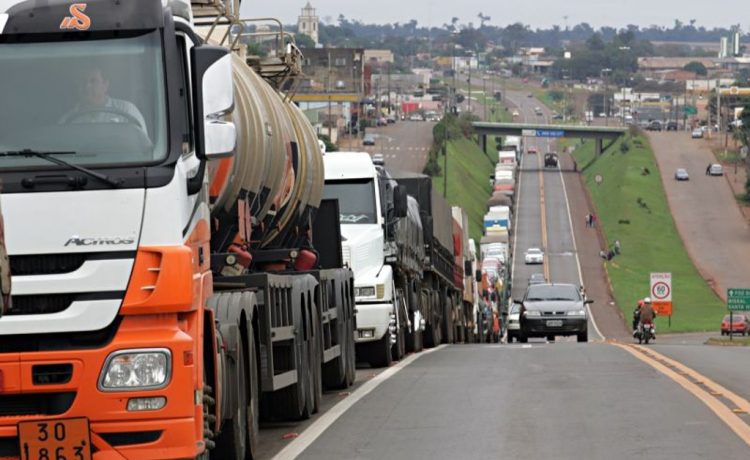 caminhoneiros-greve-2-750x460