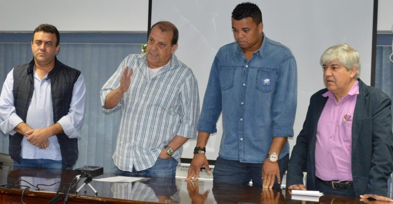 Plano-de-Resíduos-sólidos-será-concluído-em-6-meses-3-768x513