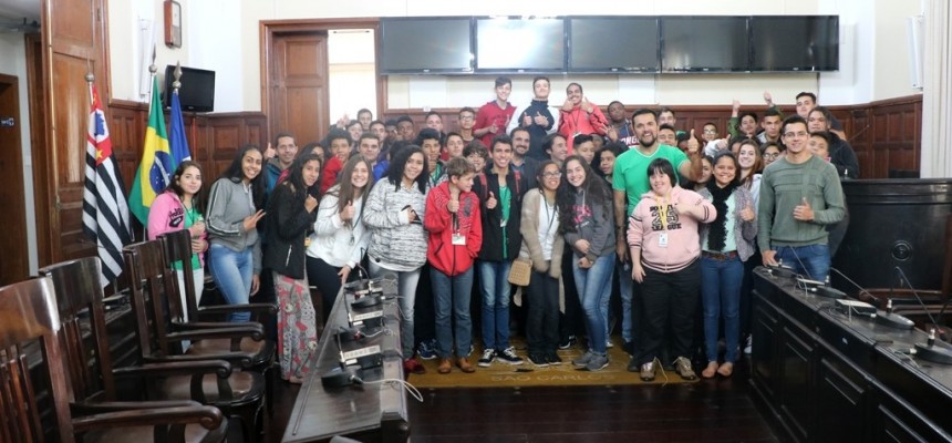 thumbnail_Foto Rodson e alunos do CEFA