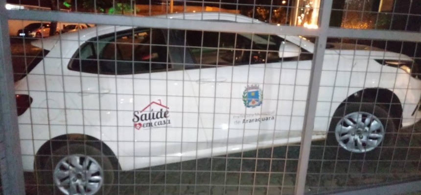 carro-oficial-e-flagrado-a-noite-em-loja-da-cidade-imSY