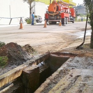 2018.01.10_limpeza_bueiro_seosp1