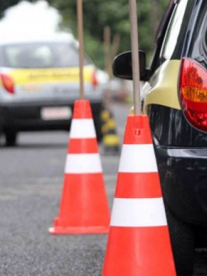 autoescolas-sao-suspensas-por-passar-informacoes-falsas-ao-detran-NdK3