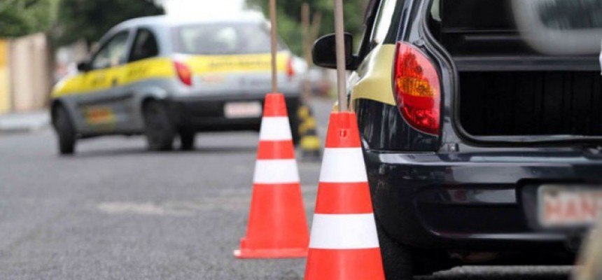 autoescolas-sao-suspensas-por-passar-informacoes-falsas-ao-detran-NdK3