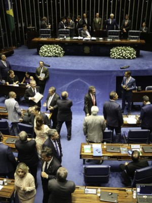 Plenário do Senado inicia a votação para escolha do novo presidente.