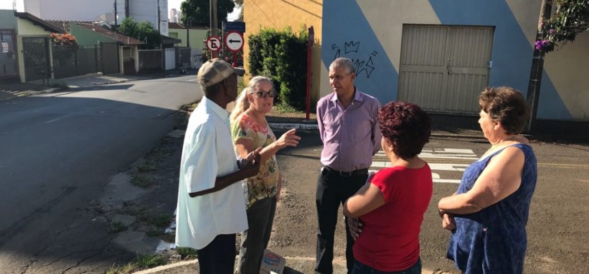Lucão com moradores do Jardim Bandeirantes