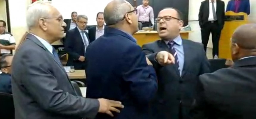 projeto-bolsa-cidadania-e-aprovado-por-11-a-6-AYFO