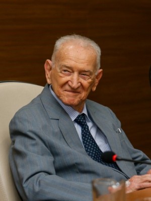 thumbnail_Prof.Dr.Jurandyr Povinelli (1)