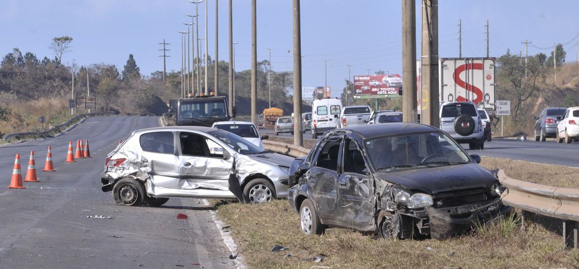Brasília - Acidente envolvendo seis carros na BR 020, sem vítimas fatais