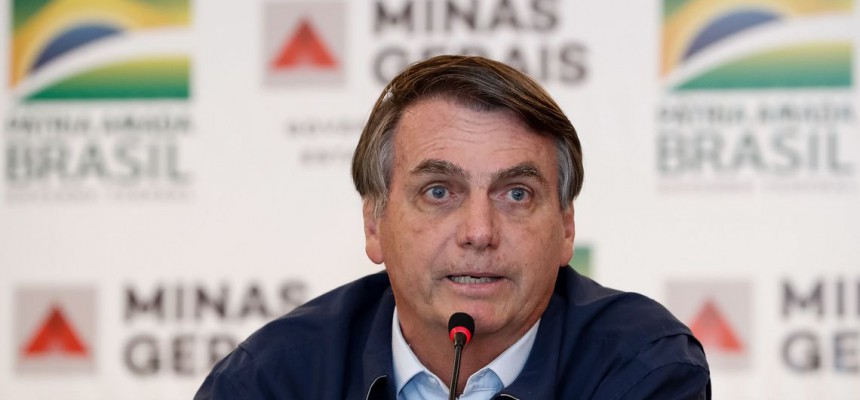 O presidente da República Jair Bolsonaro fala à imprensa