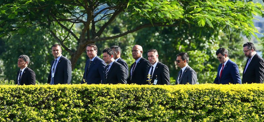bolsonaro_hasteamento_bandeira171219img_79894733