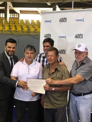 Foto entrega de escritura 1 (1)