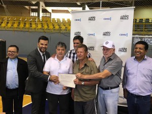Foto entrega de escritura 1 (1)