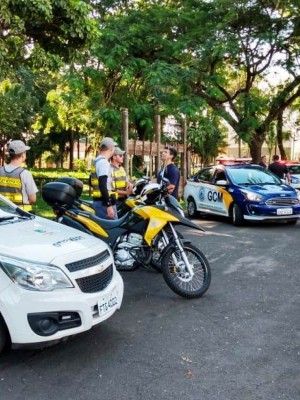 forcas-de-seguranca-tentam-conter-atividades-em-pracas-e-parques-CYnc