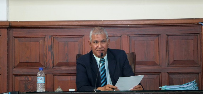 thumbnail_lucao_mesa