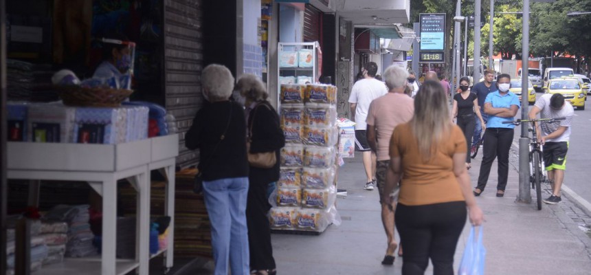 Rio tem primeiro dia útil de reabertura do comércio de rua