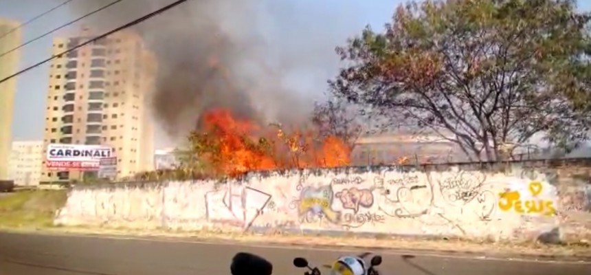 incendiario-e-preso-em-flagrante-em-araraquara-7z8Y