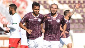 ferroviaria-vence-e-segue-lider-nCwV