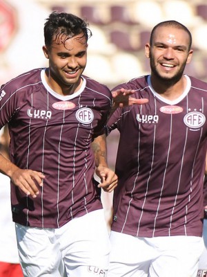 ferroviaria-vence-e-segue-lider-nCwV