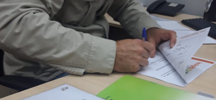 thumbnail_Foto Tiago Parelli - Assinando