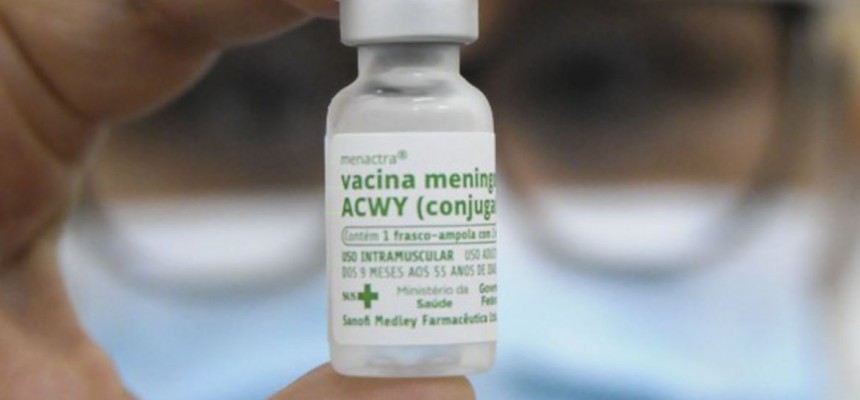 vacinação contra meningite