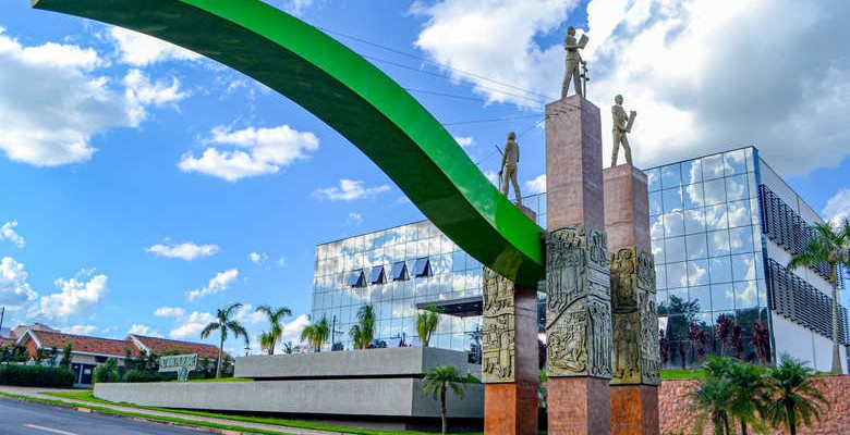 f0ad2169-3308-4d79-bae3-42325debe260