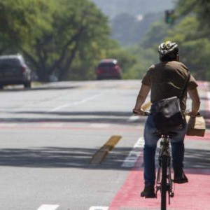 Ciclovia-Avenida-Professor-Lineu-Prestes_Foto-Marcos-Santos_U0Y9174-805x540-1-600x300