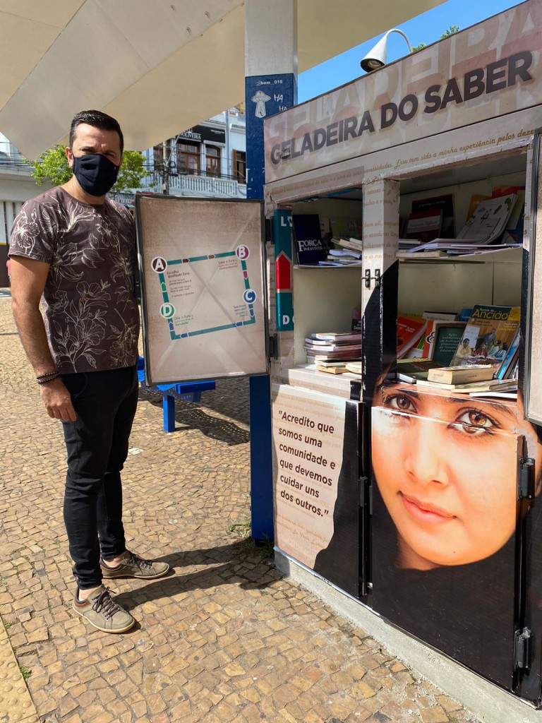 Geladeira do Saber Ponto de onibus