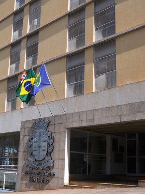 ABRE E FECHA