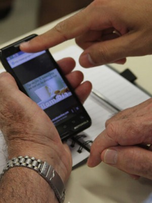 ICMC-recebe-inscricoes-para-curso-avancado-que-ensina-idosos-a-utilizar-smartphones-768x512