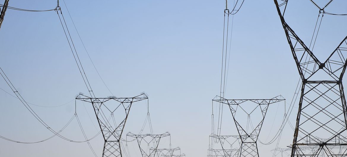 Linhas de transmissão de energia, energia elétrica