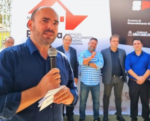 e40b09fe-035e-48d3-ab40-6650cd809874