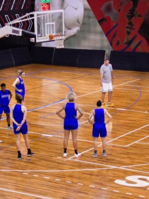Selecao-Brasileira-durante-treinamento-no-Sesi-Araraquara-Foto-CBB-02-696x464