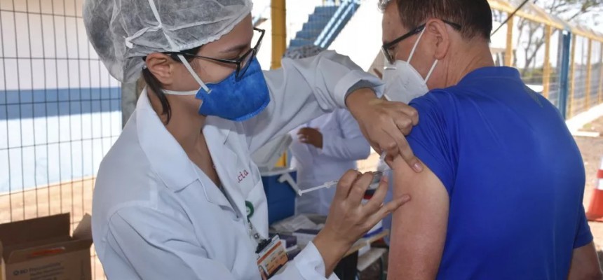 dose_reforco_21-12 -jpg